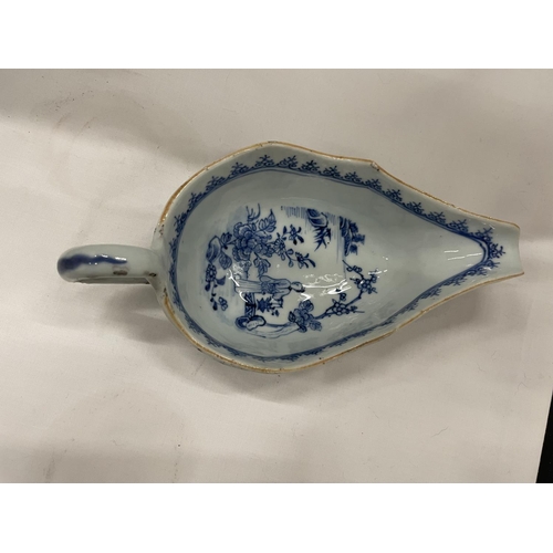 16 - A BELIEVED TO BE LATE 18TH/EARLY 19TH CENTURY CHINESE QING DYNASTY/NANKIN BLUE AND WHITE SAUCE DISHE... 