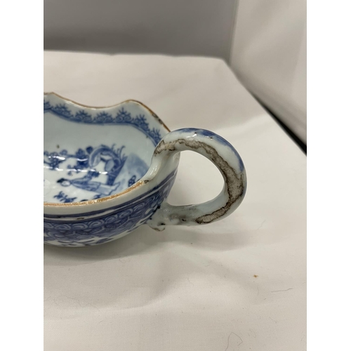 17 - A BELIEVED TO BE LATE 18TH/EARLY 19TH CENTURY CHINESE QING DYNASTY/NANKIN BLUE AND WHITE SAUCE DISHE... 