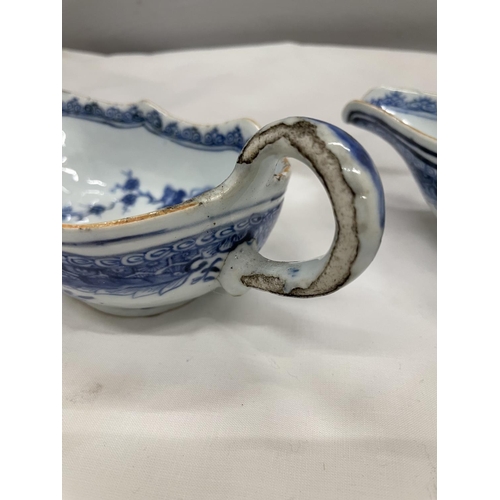 17 - A BELIEVED TO BE LATE 18TH/EARLY 19TH CENTURY CHINESE QING DYNASTY/NANKIN BLUE AND WHITE SAUCE DISHE... 