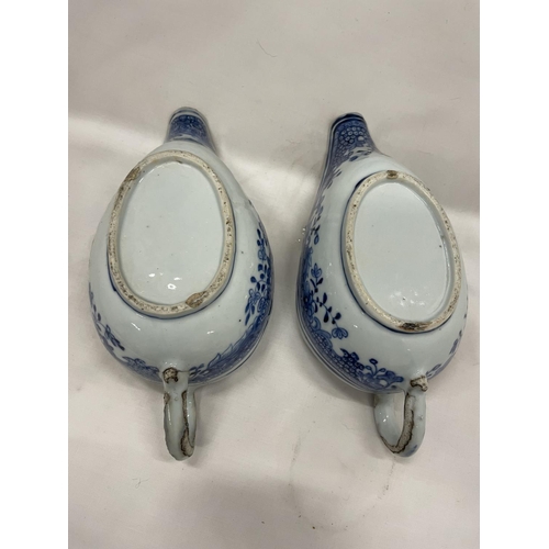 17 - A BELIEVED TO BE LATE 18TH/EARLY 19TH CENTURY CHINESE QING DYNASTY/NANKIN BLUE AND WHITE SAUCE DISHE... 