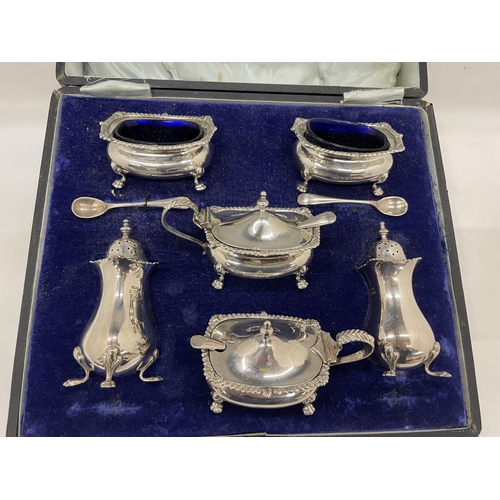 2 - A HALLMARKED BIRMINGHAM SILVER DOUBLE CRUET SET WITH TWO PEPPER POTS, TWO SALTS WITH BLUE GLASS LINE... 