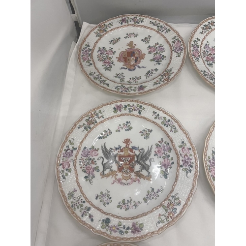 21 - A SET OF TWELVE FRENCH SAMSON ARMORIAL HAND PAINTED DESERT PLATES .