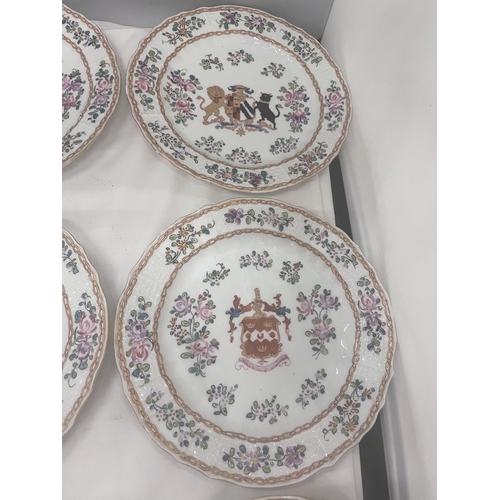 21 - A SET OF TWELVE FRENCH SAMSON ARMORIAL HAND PAINTED DESERT PLATES .