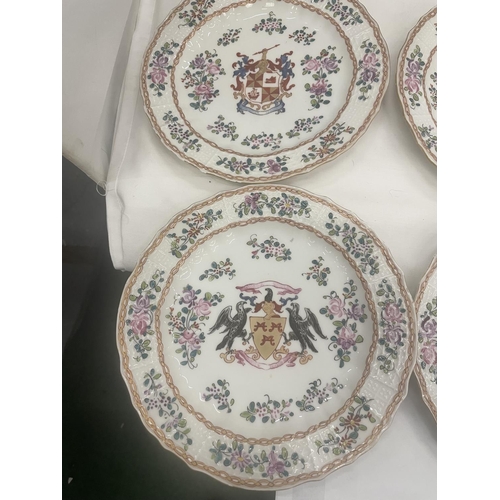 21 - A SET OF TWELVE FRENCH SAMSON ARMORIAL HAND PAINTED DESERT PLATES .