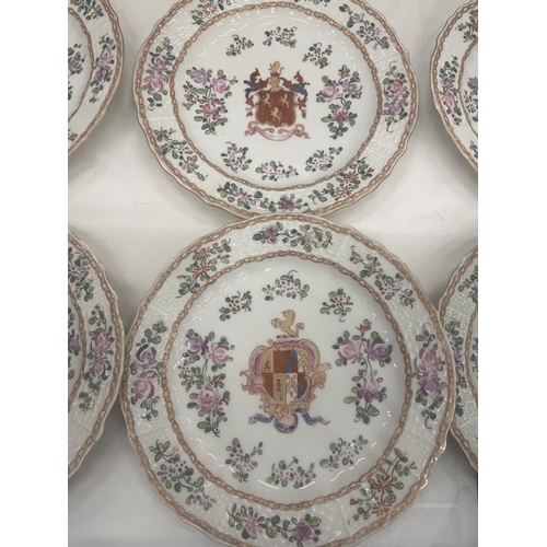 21 - A SET OF TWELVE FRENCH SAMSON ARMORIAL HAND PAINTED DESERT PLATES .