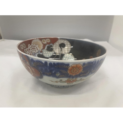 23 - AN ORIENTAL DISH DIAMETER 18.5CM