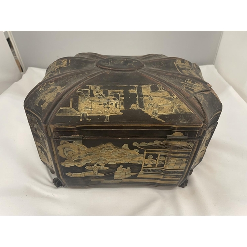 33 - A VINTAGE ORIENTAL LAQUERED TEA CADDY BOX WITH ORIGINAL INTERIOR (LID A/F)