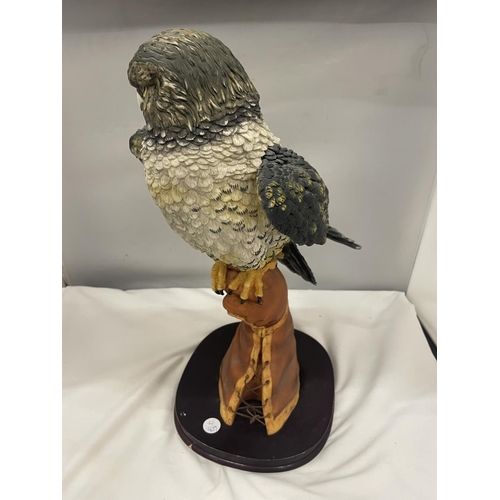 54A - A JULIANA COLLECTION RESIN FIGURE OF A KESTREL ON A WOODEN PLINTH 49CM HIGH