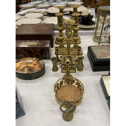 101 - A QUANTITY OF BRASSWARE TO INCLUDE MAINLY CANDLESTICKS