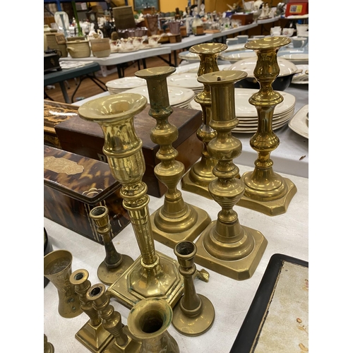 101 - A QUANTITY OF BRASSWARE TO INCLUDE MAINLY CANDLESTICKS