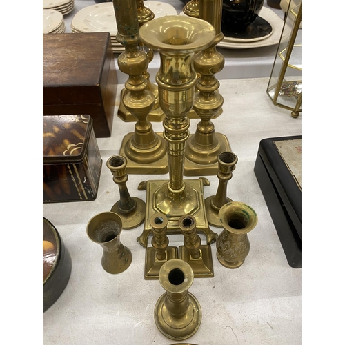 101 - A QUANTITY OF BRASSWARE TO INCLUDE MAINLY CANDLESTICKS