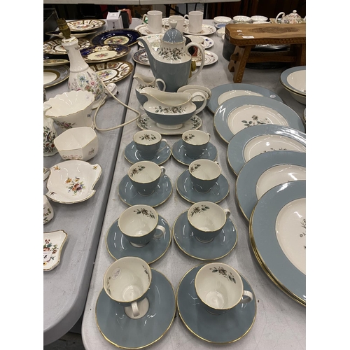 107 - A ROYAL DOULTON 'ROSE ELEGANS' PART DINNER SERVICE TO INCLUDE DINNER PLATES, SERVING BOWLS, DESSERT ... 