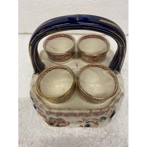 119 - A VINTAGE IMARI STYLE STAND WITH FOUR EGG CUPS