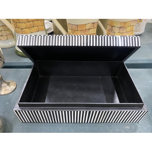 126 - A BLACK AND WHITE BOX WITH GEOMETRIC DESIGN - WEIDTH 25.5CM, HEIGHT 7CM, DEPTH 15.5CM