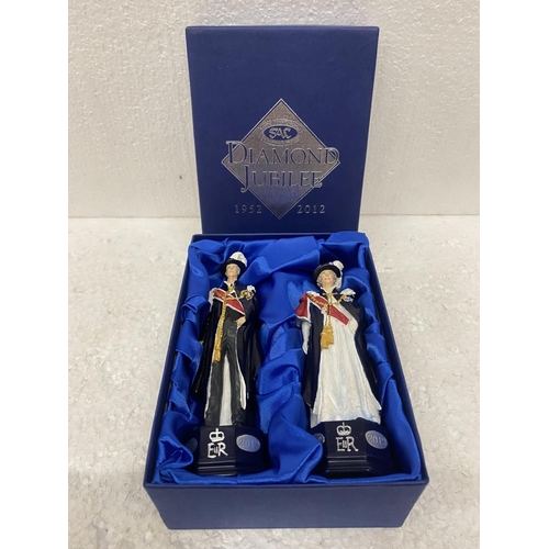 68 - A FIGURE OF QUEEN ELIZABETH 11 AND THE DUKE OF EDINBURGH TO COMMEMORATE THE DIAMOND JUBILEE - BOXED