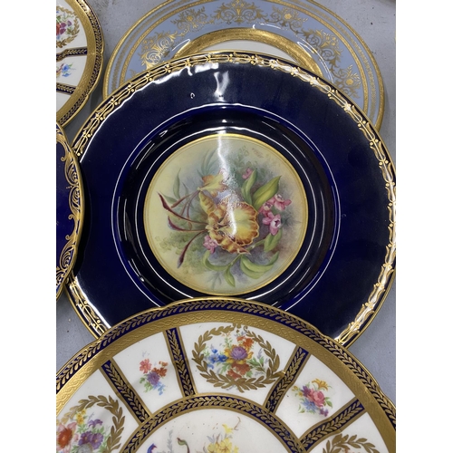 81 - A COLLECTION OF CABINET PLATES TO INCLUDE ROYAL WORCESTER HANDPAINTED ORCHIDS, PARAGON, AYNSLEY 'ARI... 