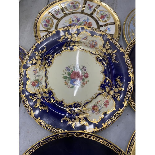 81 - A COLLECTION OF CABINET PLATES TO INCLUDE ROYAL WORCESTER HANDPAINTED ORCHIDS, PARAGON, AYNSLEY 'ARI... 