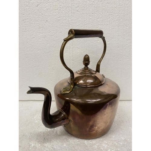 98 - A HEAVY COPPER KETTLE WITH ACORN FINIAL