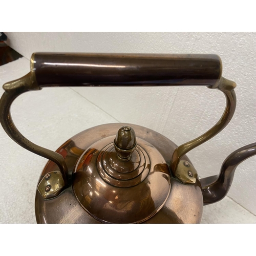 98 - A HEAVY COPPER KETTLE WITH ACORN FINIAL