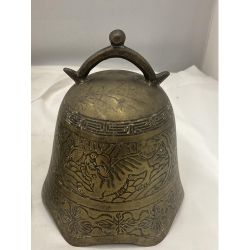 194 - A BRASS ORIENTAL/ASIAN TEMPLE BELL WITH DRAGON DESIGN PLUS A TRENCH ART BOWL WITH A SHELL FOR THE ST... 