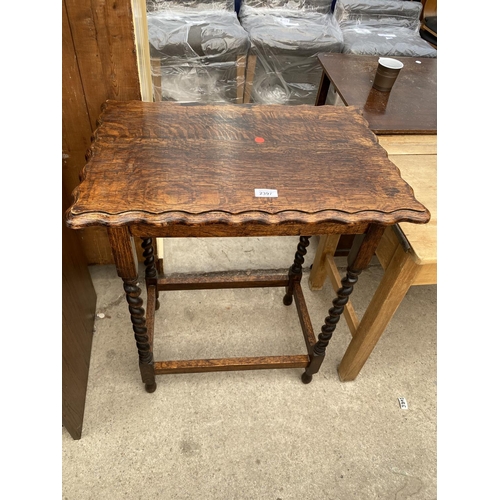 2397 - AN EARLY 20TH CENTURY OAK OCCASIONAL TABLE ON BARLEYTWIST LEGS, 23X16