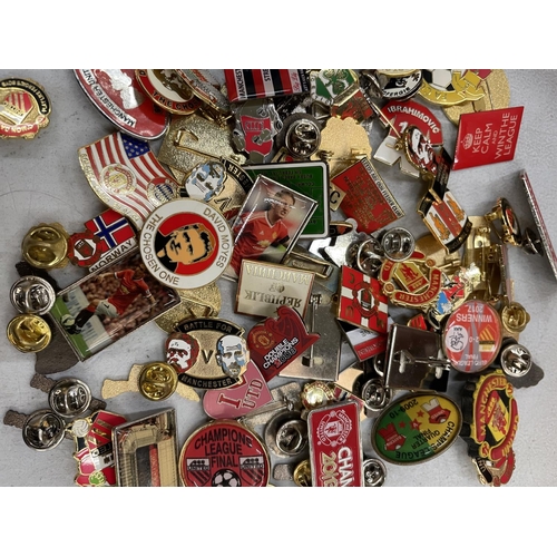 170A - A LARGE QUANTITY OF MANCHESTER UNITED FOOTBALL CLUB BADGES (OVER 100)