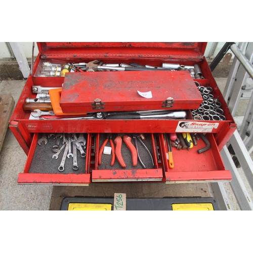 67 - SNAP ON TOOL BOX - COMPLETE WITH TOOLS - NO VAT