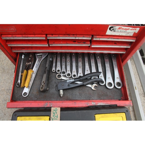 67 - SNAP ON TOOL BOX - COMPLETE WITH TOOLS - NO VAT