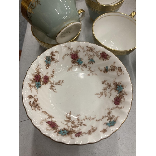 212 - A QUANTITY OF AYNSLEY CUPS PLUS A ROYAL CROWN DERBY 'PEONY' PLATE, ROYAL ALBERT 'BRIGADOON' PLATES, ... 