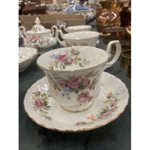 221 - A COLLECTION OF ROYAL ALBERT 'MOSS ROSE' TO INCLUDE CUPS AND SAUCERS, LIDDED SUGAR BOWL, SUGAR BOWL ... 