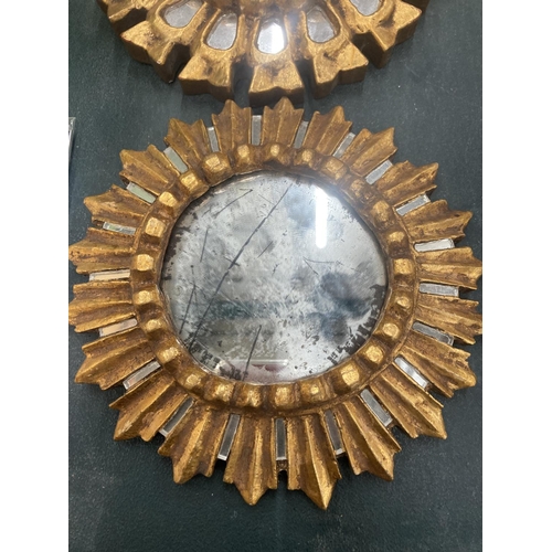 224 - THREE VINTAGE STYLE MIRRORS, TWO SMALL WITH GILT FRAMES DIAMETER 19CM AND AN OVAL WOODEN FRAMED CREA... 