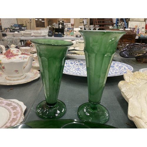 226 - A COLLECTION OF EMERALD GREEN CLOUD GLASS TO INCLUDE A FOOTED BOWL, DRESSING TABLE SET, VASES, ETC