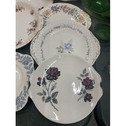 227 - A QUANTITY OF CHINA CAKE PLATES TO INCLUDE PARAGON 'MORNING ROSE', ROYAL ALBERT 'MASQUERADE', MINTON... 