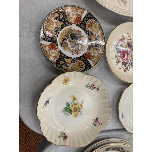 257 - A QUANTITY OF PIN TRAYS INCLUDE ROYAL DOULTON, ROYAL WORCESTER, JAMES KENT, ETC