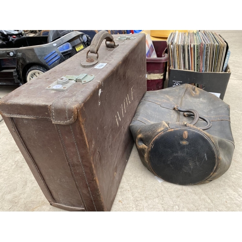 1536 - A VINTAGE LEATHER TRAVEL CASE AND A VINTAGE HOLDALL