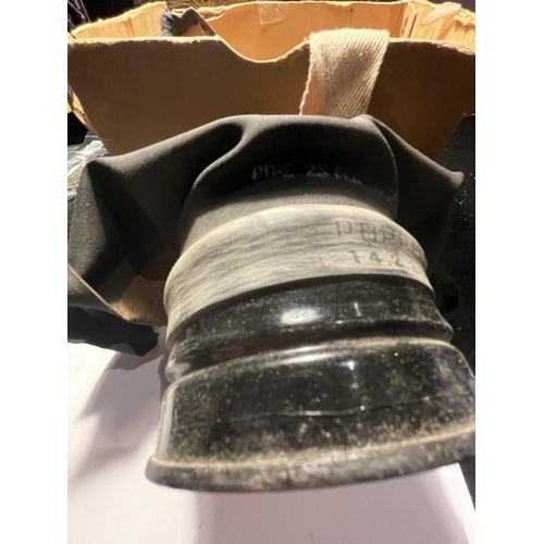 200A - A WORLD WAR II BOXED GAS MASK