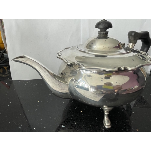 20A - A HALLMARKED SHEFFIELD SILVER 1911 TEAPOT GROSS WEIGHT 588 GRAMS