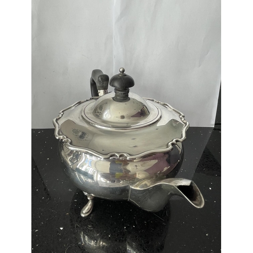 20A - A HALLMARKED SHEFFIELD SILVER 1911 TEAPOT GROSS WEIGHT 588 GRAMS