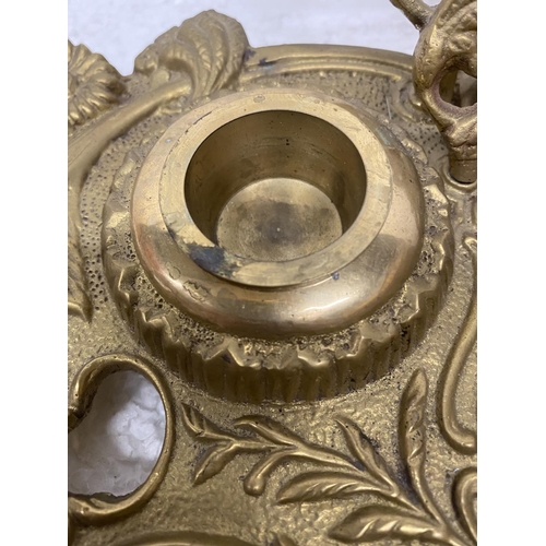124 - A VINTAGE BRASS DESK TIDY WITH TWO INKWELLS ETC AND ELABORATE DECORATION