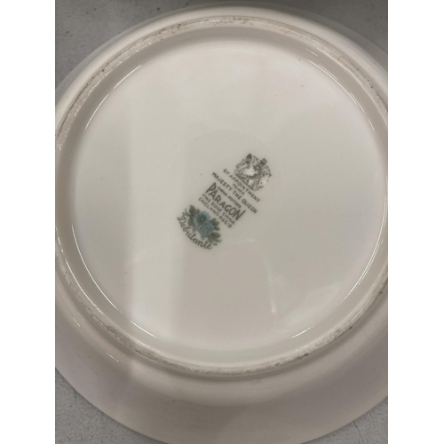 215 - A QUANTITY OF CHINA BOWLS TO INCLUDE PARAGON 'DEBUTANTE', PARAGON 'COUNTRY LANE' AND ROYAL ALBERT 'C... 