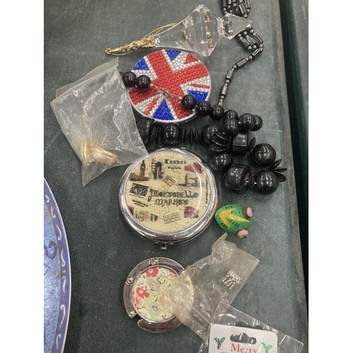 245 - A QUANTITY OF COSTUME JEWELLERY TO INCLUDE BROOCHES, EARRINGS, ETC PLUS COMPACTS, ETC