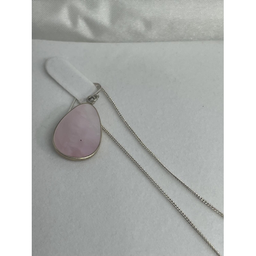 525 - A MARKED SILVER NECKLACE WITH PEARLISED PENDANT AND A PAIR OF SILVER EARRINGS WITH PINK PEARLISED DR... 