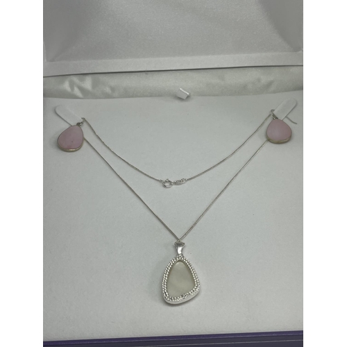 525 - A MARKED SILVER NECKLACE WITH PEARLISED PENDANT AND A PAIR OF SILVER EARRINGS WITH PINK PEARLISED DR... 