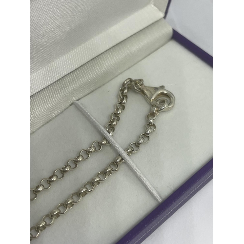 537 - A MARKED SILVER BELCHER NECKLACE WITH DOUBLE HEART PENDANT IN A PRESENTATION BOX