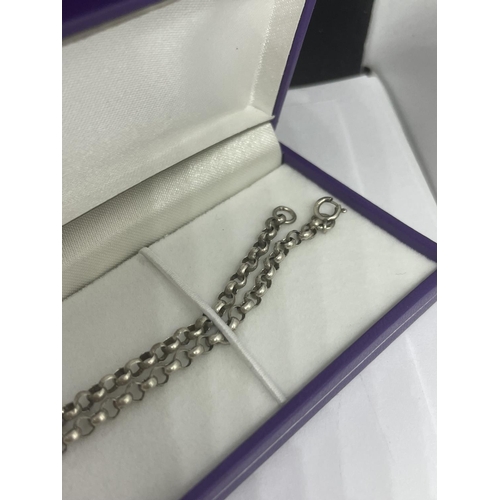 538 - A MARKED SILVER BELCHER CHAIN WITH T BAR IN A PRESENTATION BOX