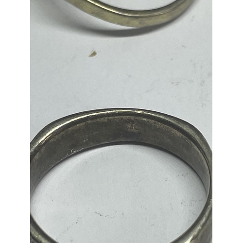 550 - FIVE VARIOUS MARKED SILVER RINGS