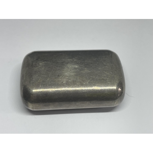 573 - A HALLMARKED BIRMINGHAM SILVER PILL BOX WITH ENGRAVED TOP