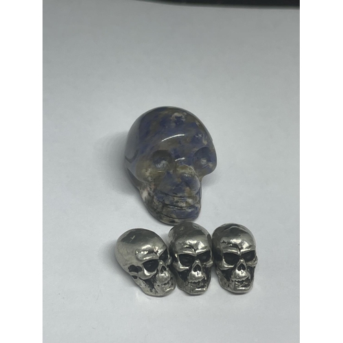 608 - FOUE VARIOUS SKULLS TO INCLUDE THREE MINATURE WHITE METAL AND A LARGER CARVED AGATE EXAMPLE