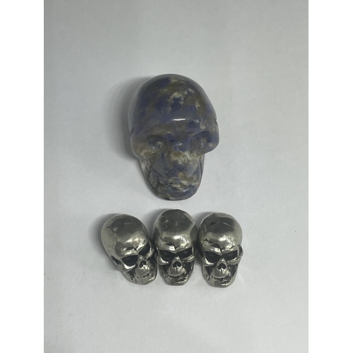 608 - FOUE VARIOUS SKULLS TO INCLUDE THREE MINATURE WHITE METAL AND A LARGER CARVED AGATE EXAMPLE