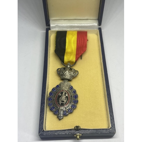 630 - A FRENCH MEDAL IN A PRESENTATION BOX